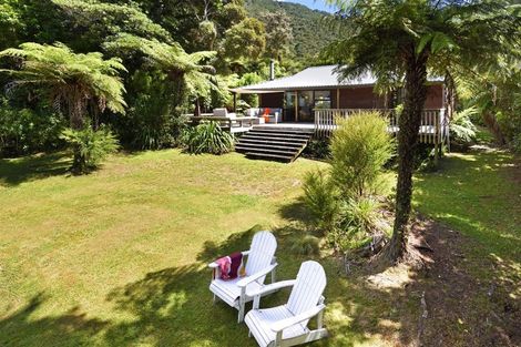 Photo of property in 19 Kamahi Road, Tennyson Inlet, 7195