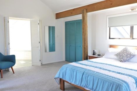 Photo of property in 38 Waterview Road, Stanley Point, Auckland, 0624