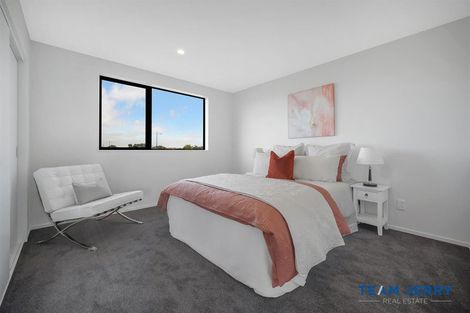 Photo of property in 1 Korowhiti Road, Clarks Beach, 2122