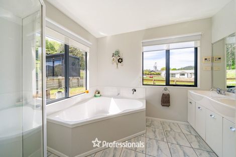 Photo of property in 8 Tuhua Lane, Brown Owl, Upper Hutt, 5018