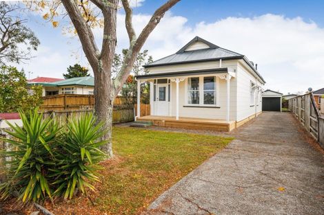 Photo of property in 305 Featherston Street, Palmerston North, 4410