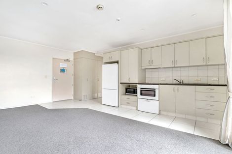 Photo of property in Beachpoint Apartments, 2/5 West End Road, Ohope, 3121