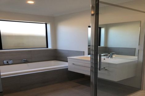 Photo of property in 35 Awataha Crescent, Pyes Pa, Tauranga, 3110