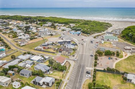 Photo of property in 13 Koputara Road, Himatangi Beach, Foxton, 4891