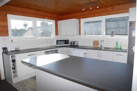 Photo of property in 18 Eskdale Road, Papakowhai, Porirua, 5024