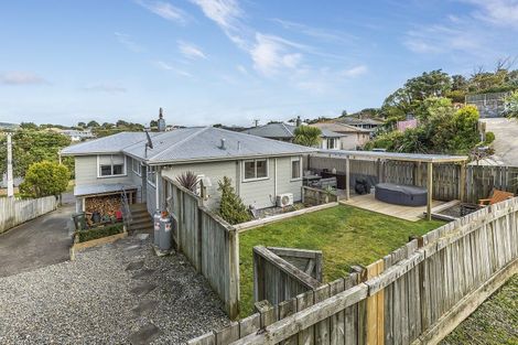 Photo of property in 16 Owhiti Street, Titahi Bay, Porirua, 5022