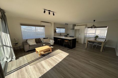 Photo of property in 2/2 Hatherley Place, Clendon Park, Auckland, 2103