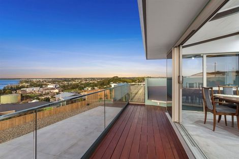 Photo of property in 19 Findlay Street, Moturoa, New Plymouth, 4310