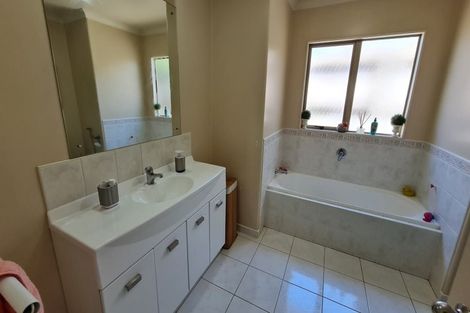 Photo of property in 34 Jadewynn Drive, Massey, Auckland, 0614