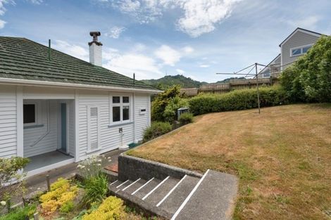 Photo of property in 71 Cockayne Road, Khandallah, Wellington, 6035