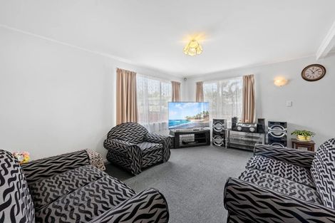 Photo of property in 22 Becker Drive, Weymouth, Auckland, 2103