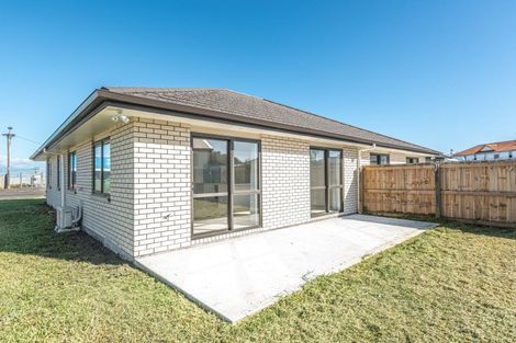 Photo of property in 6 Cross Street, Castlecliff, Whanganui, 4501