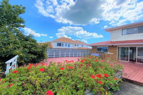 Photo of property in 16 Oliver Twist Avenue, Mellons Bay, Auckland, 2014