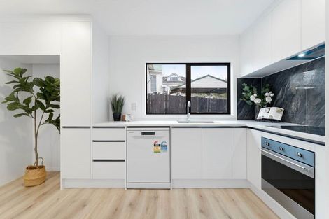 Photo of property in 1/612 Beach Road, Browns Bay, Auckland, 0630