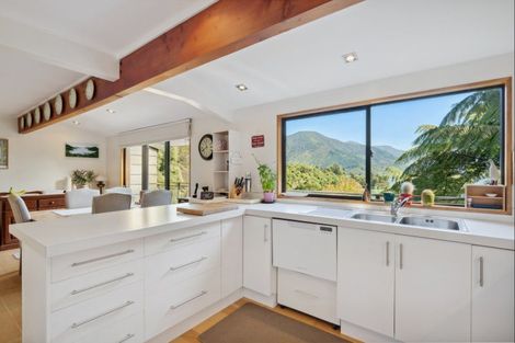 Photo of property in 28 Moetapu Bay Road, Moetapu Bay, Picton, 7282