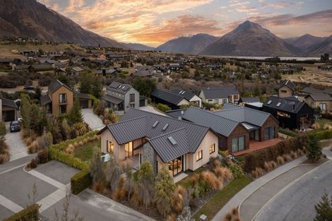 Photo of property in 2 Appin Court, Jacks Point, Queenstown, 9371