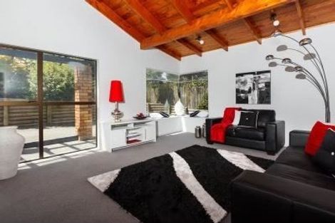 Photo of property in 1/6 Glucina Avenue, West Harbour, Auckland, 0618