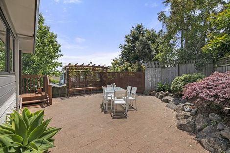 Photo of property in 14 Mandeville Place, Unsworth Heights, Auckland, 0632