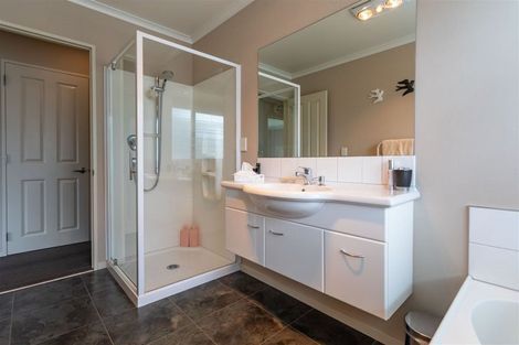 Photo of property in 60 Cholmondeley Crescent, Whitianga, 3510