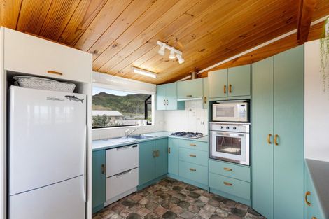 Photo of property in 1 Moana Drive, Mahia, 4198