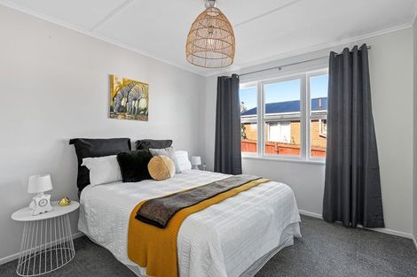 Photo of property in 65 Farquhar Road, Glendene, Auckland, 0602