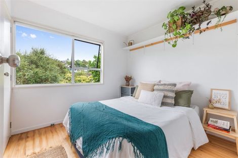 Photo of property in 1/9 De Val Drive, Titirangi, Auckland, 0604