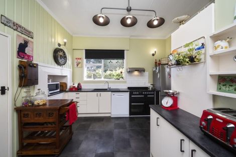 Photo of property in 17 Grey Street, Hawera, 4610