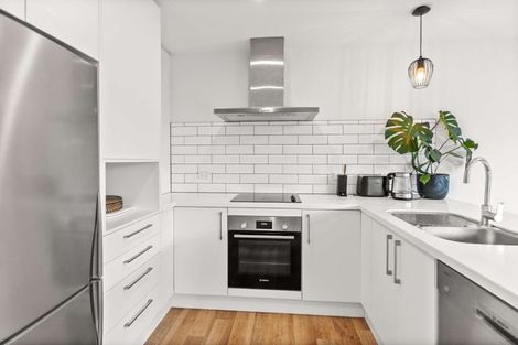 Photo of property in 12 Fairbairn Close, Halswell, Christchurch, 8025