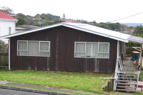 Photo of property in 43 Karaka Street, Helensville, 0800
