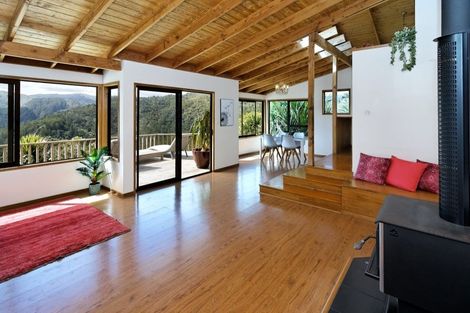 Photo of property in 15 Pendrell Road, Piha, New Lynn, 0772