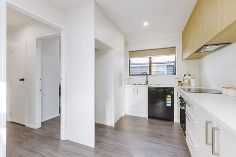 Photo of property in 2/31 Sutton Crescent, Papakura, 2110