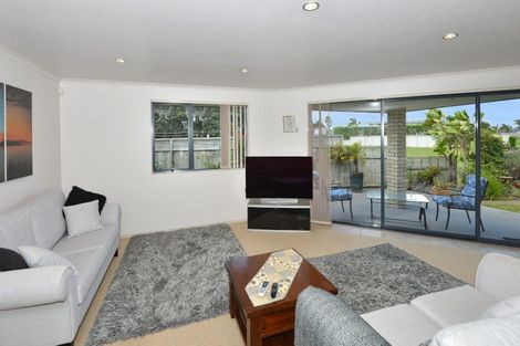 Photo of property in 19 Barbados Way, One Tree Point, 0118