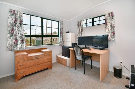 Photo of property in 2 Waiwera Avenue, Parakai, 0830