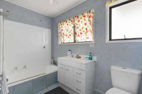 Photo of property in 15 Dickens Street, Owhata, Rotorua, 3010