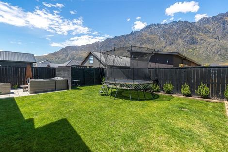 Photo of property in 17 Bale Road, Jacks Point, 9371