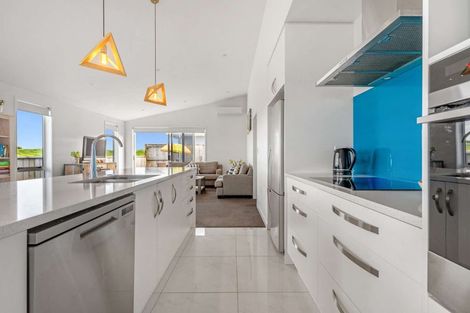 Photo of property in 12 Franks Way, Papamoa Beach, Papamoa, 3118