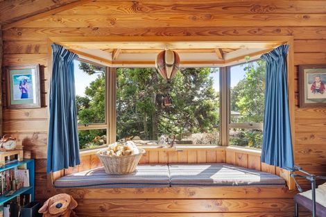 Photo of property in 58 D'oyly Drive, Stanmore Bay, Whangaparaoa, 0932