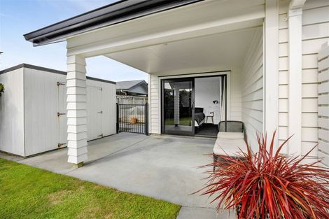 Photo of property in 6 Pebble Beach Court, Waiwhakaiho, New Plymouth, 4312