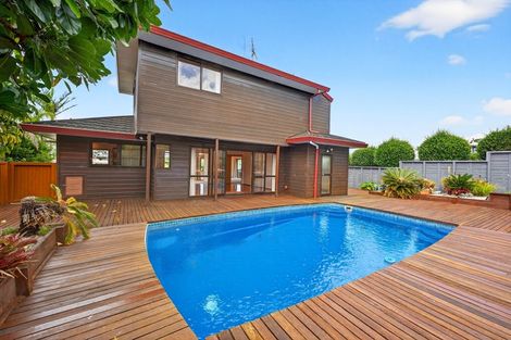 Photo of property in 2/50 Masterton Road, Rothesay Bay, Auckland, 0630
