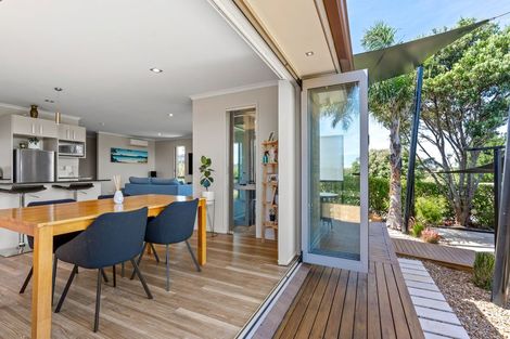 Photo of property in 16 Lagoon View, Gulf Harbour, Whangaparaoa, 0930