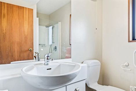 Photo of property in 2/120 Memorial Avenue, Burnside, Christchurch, 8053