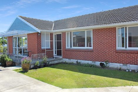 Photo of property in 22 Grahams Road, Ilam, Christchurch, 8041