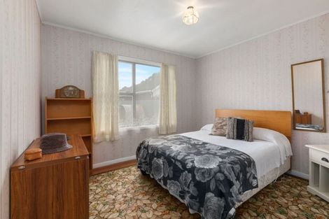 Photo of property in 15 Wright Street, Wainuiomata, Lower Hutt, 5014