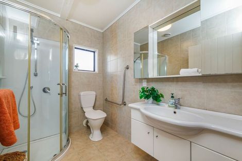 Photo of property in 213 Memorial Avenue, Burnside, Christchurch, 8053