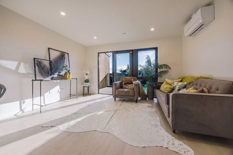 Photo of property in 10 Kaaramuramu Lane, Mangere Bridge, Auckland, 2022