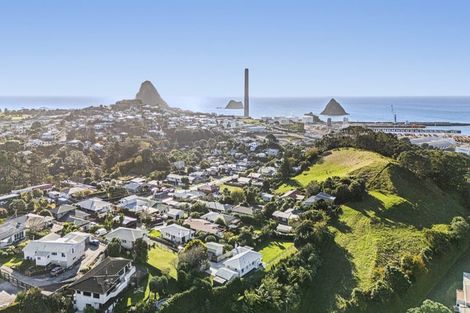 Photo of property in 97d Pioneer Road, Moturoa, New Plymouth, 4310