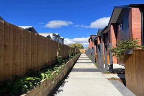 Photo of property in 4/10 Yeovil Road, Te Atatu Peninsula, Auckland, 0610