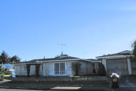 Photo of property in 2 O'rourke Place, Otaki Beach, Otaki, 5512