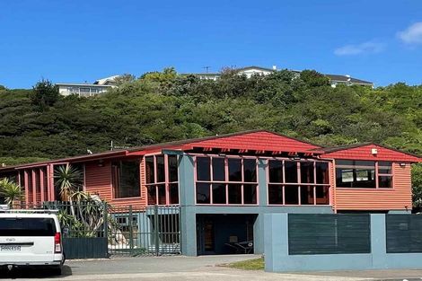 Photo of property in 122 Mana Esplanade, Paremata, Porirua, 5026