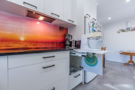 Photo of property in 22 Glamorgan Avenue, Tamatea, Napier, 4112